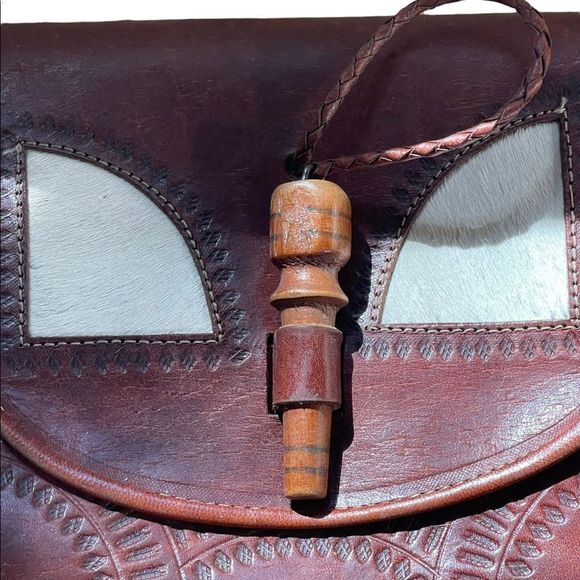 Vintage Leather Handcrafted Crossbody Handbag - Picture 7 of 12